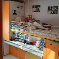 cameretta completa di letto e scrivania estraibile