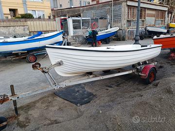 Barca m.3,70 - motore Selva 8 cv 4 t - carrello