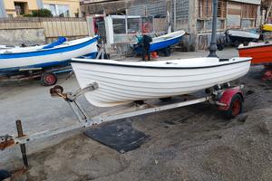 Barca m.3,70 - motore Selva 8 cv 4 t - carrello