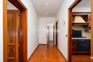 QUADRILOCALE CON 2 BALCONI