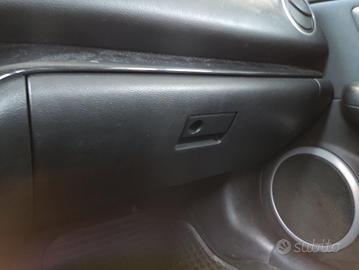 Cassetto portaoggetti MAZDA 6 del 2010