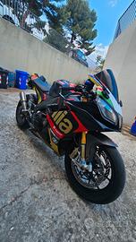 Aprilia rsv4 Factory