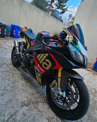 Aprilia rsv4 Factory
