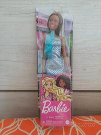Barbie Fashion Doll HJR95