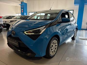 Toyota Aygo 5p 1.0 x-business m-mt 72cv