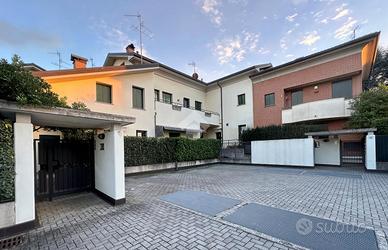 3 LOCALI A CARATE BRIANZA