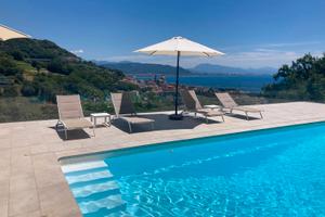 Splendido appartamento con piscina e posto auto