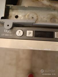lavastoviglie ad incasso Hotpoint Ariston 