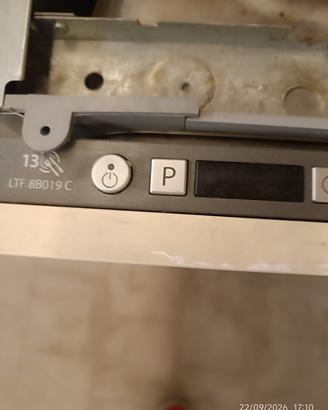 lavastoviglie ad incasso Hotpoint Ariston 