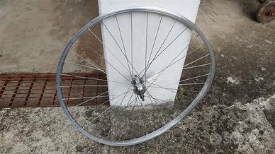 cerchio posteriore 28 storto ma nuovo