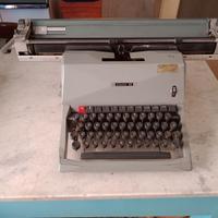 Macchina da scrivere Olivetti 82 diaspron