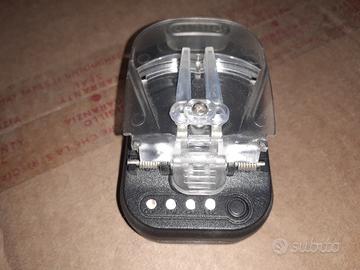 Caricabatteria a contatto libero.