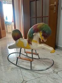 Cavallo a dondolo vintage anni '80 con criniera ar