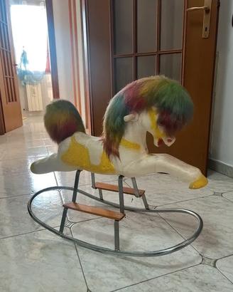 Cavallo a dondolo vintage anni '80 con criniera ar