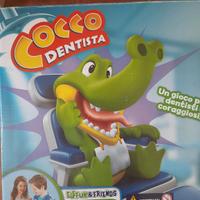 Cocco dentista e sfida lo squalo