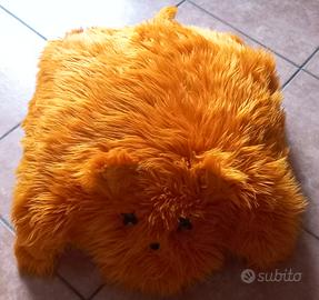 Cuscino arancione a pelo lungo a forma cane