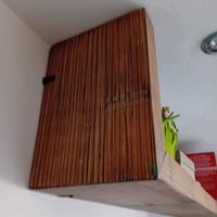 2 comodini e 2 mensole in legno midollino