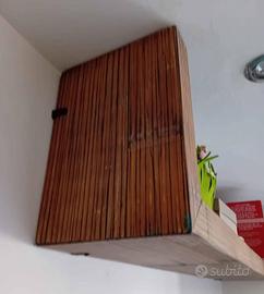 2 comodini e 2 mensole in legno midollino