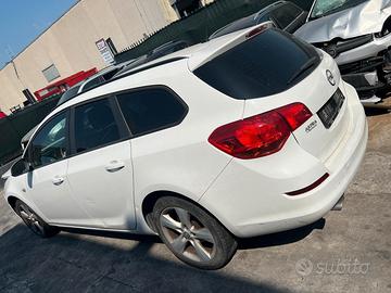 Disponibili ricambi usati per Opel Astra J Anno 20