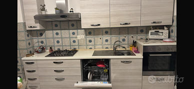 Cucina lineare 305 mt + mobile  4 ante 180mt