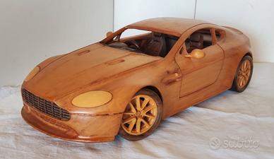 Modellino ASTON MARTIN VANTAGE scala 1:12 in legno
