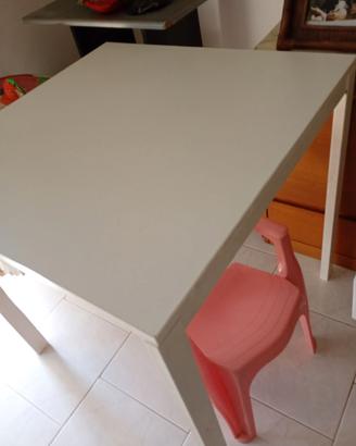 Tavolo bianco