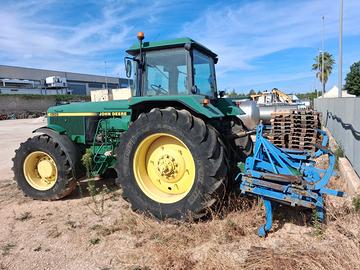 TRATTORE AGRICOLO