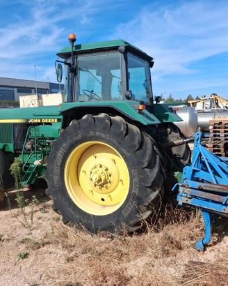 TRATTORE AGRICOLO