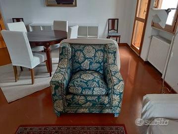 Divano e due poltrone vintage, pezzi unici.