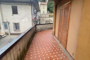 TRILOCALE CON TERRAZZO NEL CENTRO DI ADRO