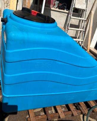 Serbatoio cisterna per acqua autoclave