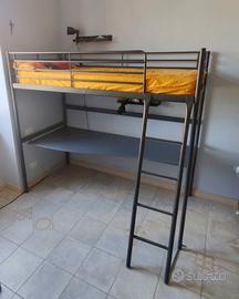 Letto a soppalco IKEA svärta con scrivania 