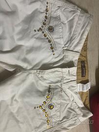 Pantalone di jeans bianco.
