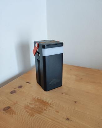 Power Bank 80000 mAh con torcia LED e cavi integra