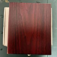 Set da vino composto da 4 accessori, mai usato