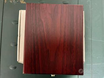 Set da vino composto da 4 accessori, mai usato