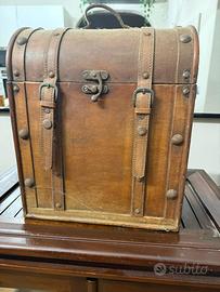 Piccolo baule antico in legno