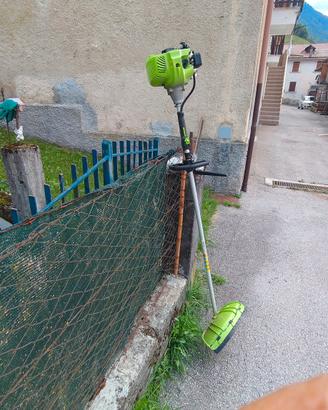 decespugliatore a motore