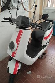 Scooter elettrico Niu NGT