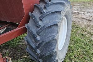 2 gomme con cerchio 540/65 R24