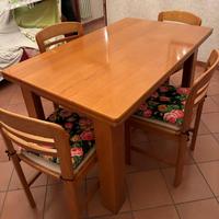 Arredamento credenze tavolinda pranzo tavolino