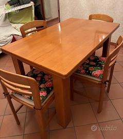 Arredamento credenze tavolinda pranzo tavolino