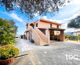 Villa indipendente con vista mare e golfo di Budon