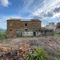 Rudere con terreno - Monte Urano