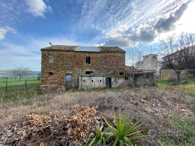 Rudere con terreno - Monte Urano