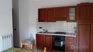 Bilocale arredato zona Farina vicino ASL