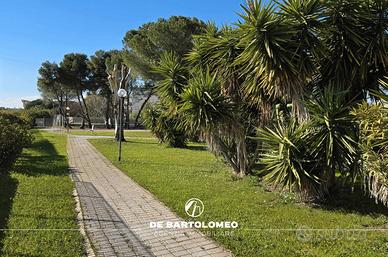 App.to in Via Canale di Sicilia con box e p.auto