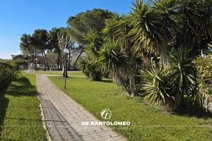 App.to in Via Canale di Sicilia con box e p.auto