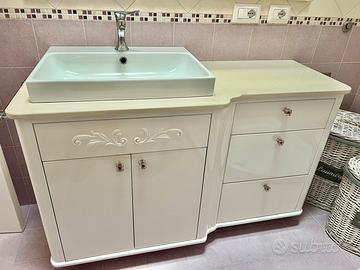 Mobile bagno artigianale in legno con specchio