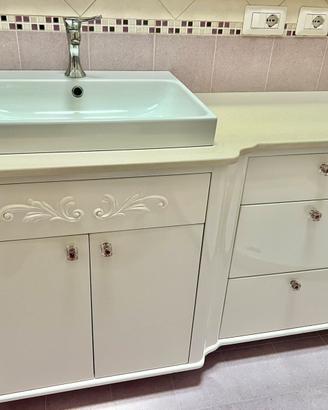 Mobile bagno artigianale in legno con specchio